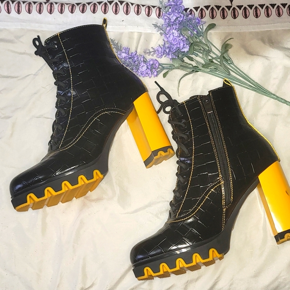 AKIRA AZALEA WANG YELLOW Bumble BLACK BOOT Heel